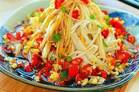 金针菇怎么做好吃(涛哥教大家凉拌金针菇好吃开胃).jpg