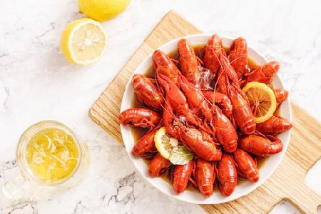 小龙虾吃到一半突然活了一只具体是怎么回事？