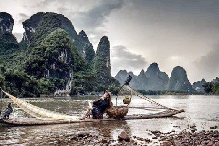 状似微尘行尘世，心似碧海容浮世