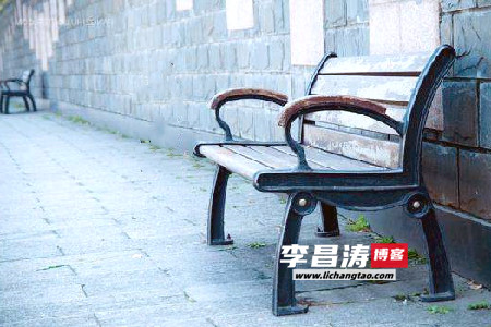 挥手自兹去，萧萧班马鸣