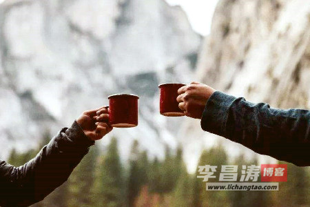 我会向着世界的反方向，向你飘去