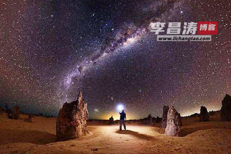 月夜拂晚风，星光看世界